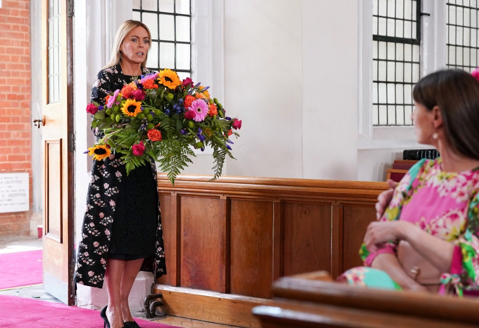 Emma arrives at the crematorium with a huge bunch of flowers yet is overcome with emotion before she chats to Honey