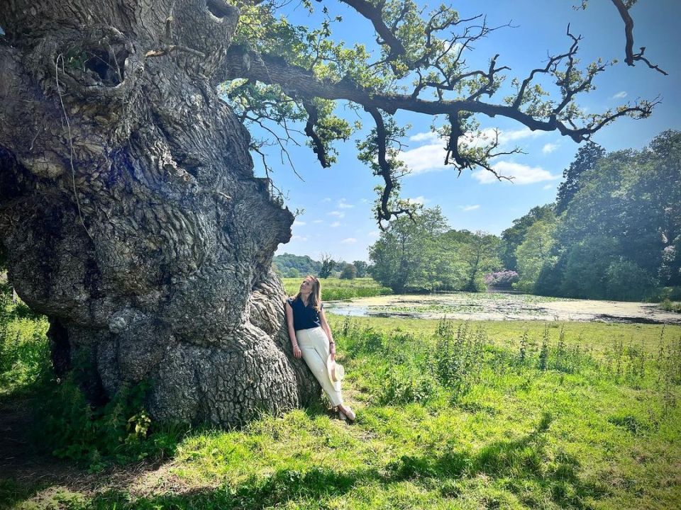 Christina looked stunning while she admired the incredible "ancient oak tree"