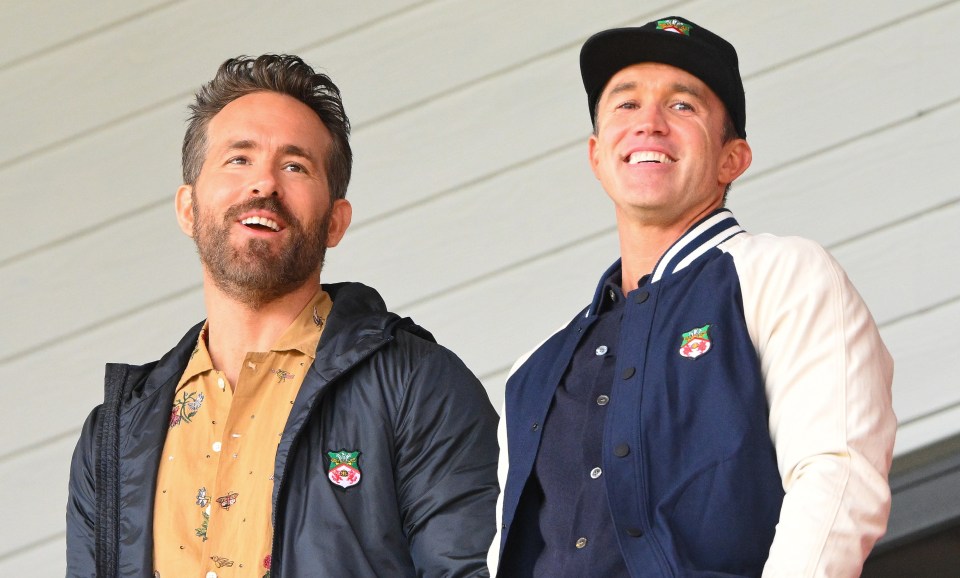 Ryan Reynolds, left, and Rob McElhenney convinced Foster to stay for another season