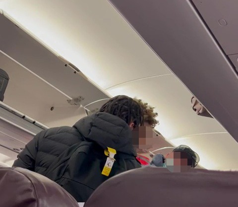 A fight between two passengers onboard a British Airways flight to Gatwick kicked off on Friday