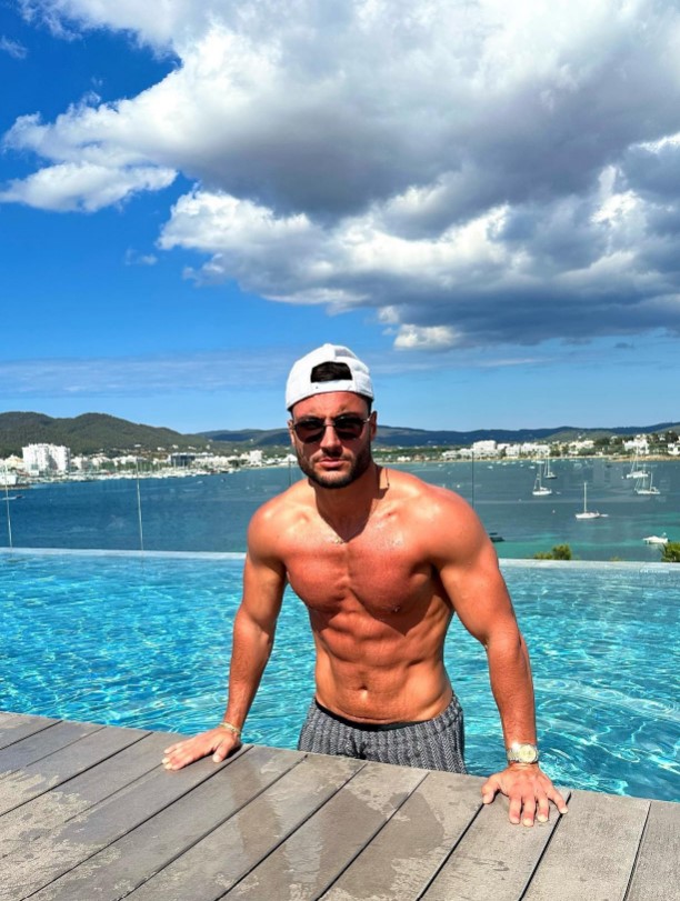 Davide hinted he's going back to the Love Island villa as news of his split from Ekin-Su broke