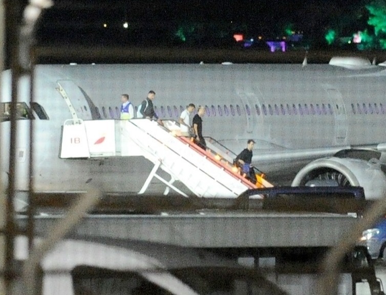 Erling Haaland and the team arrive on a private plane in Ibiza