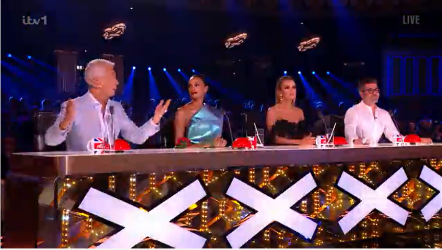 But fans are convinced they have spotted a new feud between Alesha Dixon and Bruno Tonioli