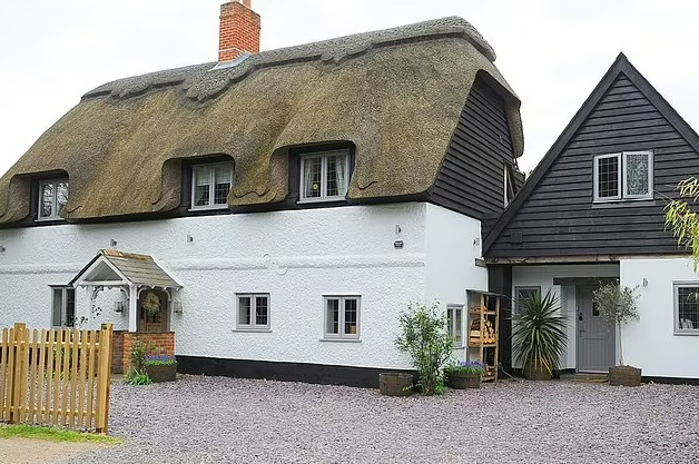 Featured in the seventh series, the Dairy Cottage had burned down which left couple Alex and Cheryl battling to rebuild it