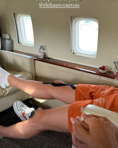 Gerzig shared a picture of Courtois' knee strapped up while they sat on a private jet