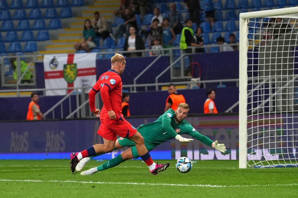 Before Emile Smith Rowe tapped home England's last-gasp second