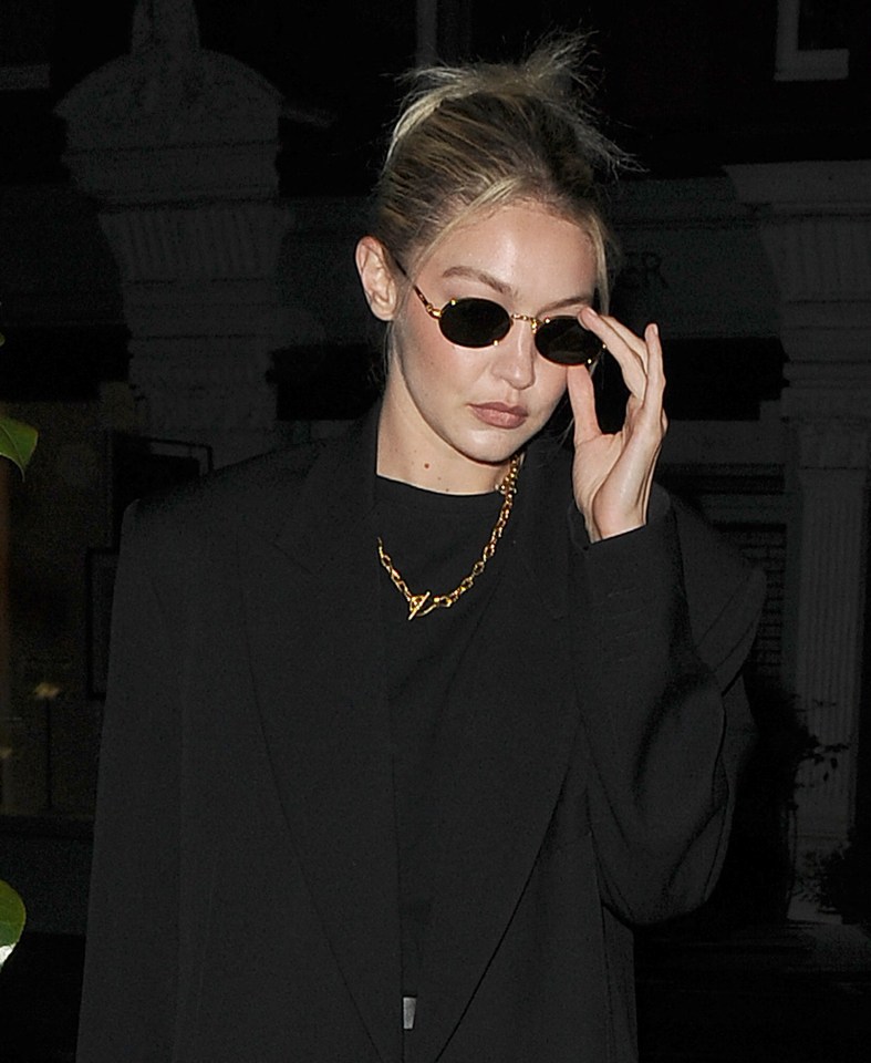 Gigi looked stylish in an all black outfit