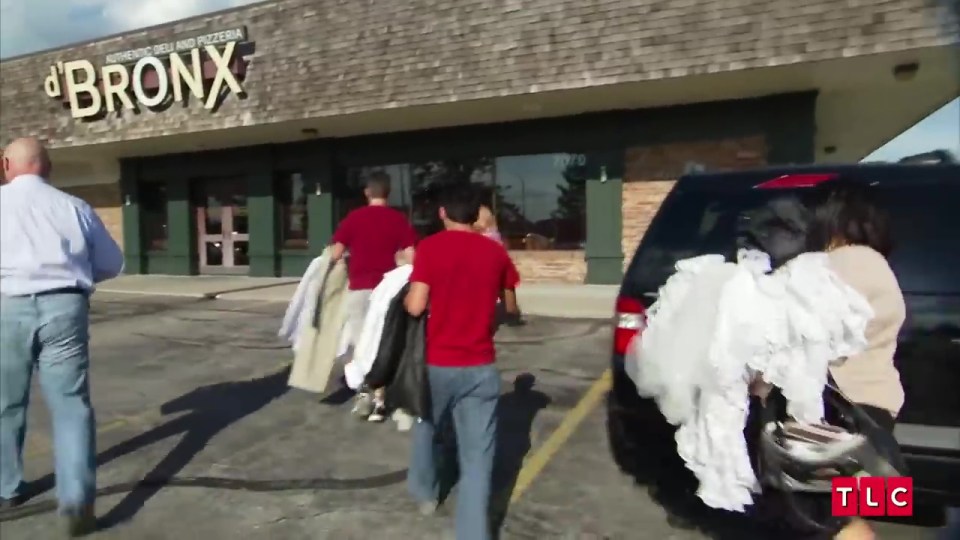 The budget-conscious couple tied the knot at their local pizza parlour