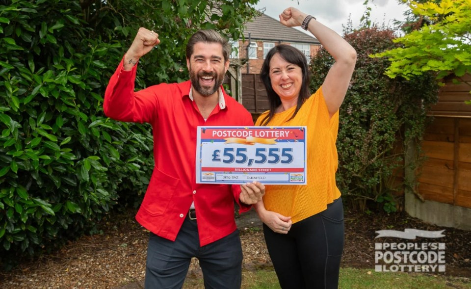 Postcode Lottery winner Nichola was given her cheque by TV star Matt Johnson