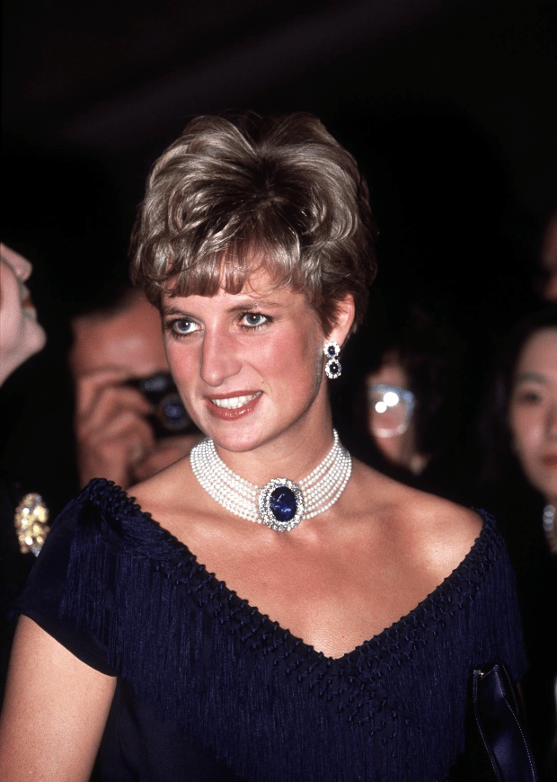 Kate is wearing earrings that once belonged to Princess Diana