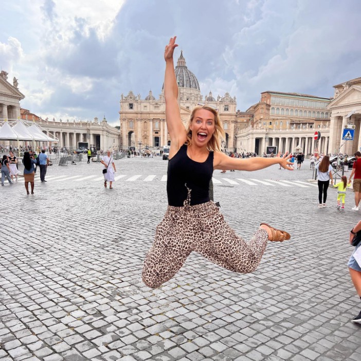 Laura Hamilton has wowed fans with her natural beauty as she films in Rome