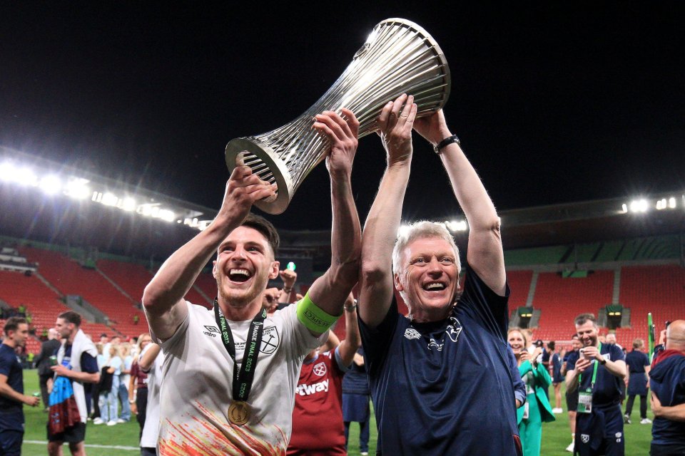 Moyes celebrates with skipper Declan Rice