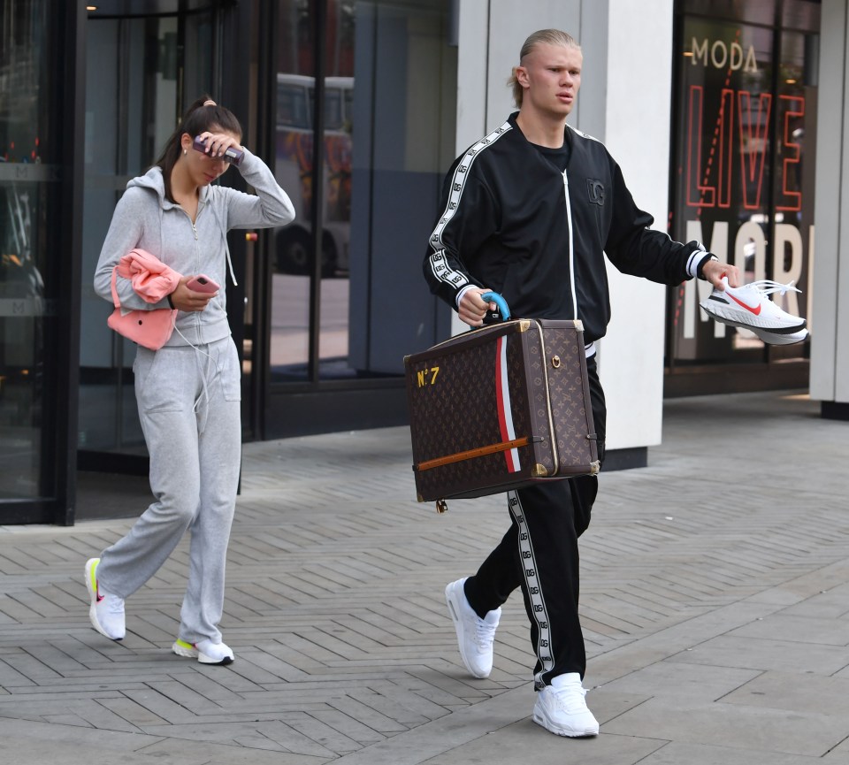 The couple looked a little jaded as they left home hours after leaving the nightclub