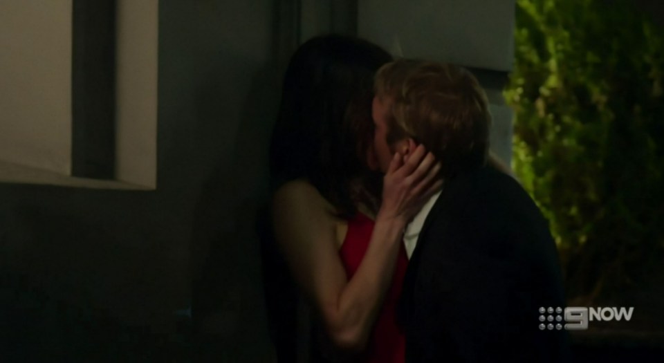 The stars also recreated the steamy kiss outside of a London hotel that exposed Hurley and Warne's romance to the world