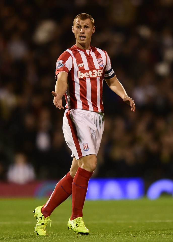 Sidwell has recalled the time he first spoke to Pulis about signing for Stoke