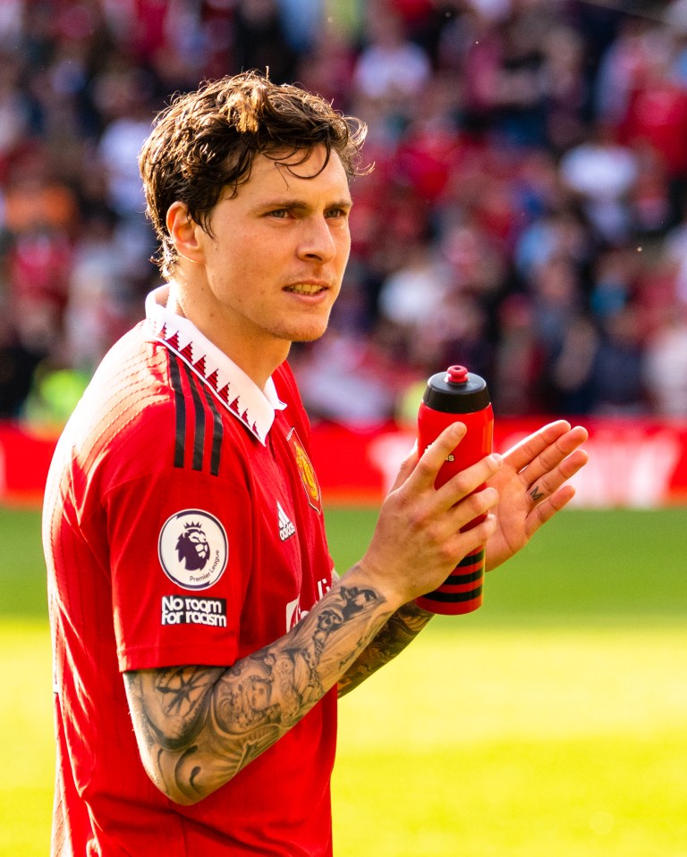 Man Utd want to give Victor Lindelof a new contract