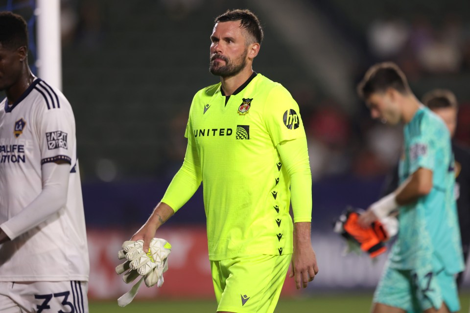 Ben Foster played peacemaker after Man Utd's 3-1 defeat to Wrexham