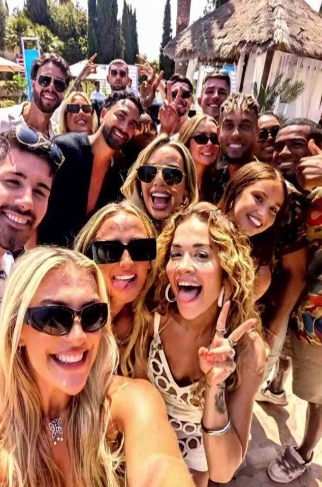 The group posed for a selfie with Rita