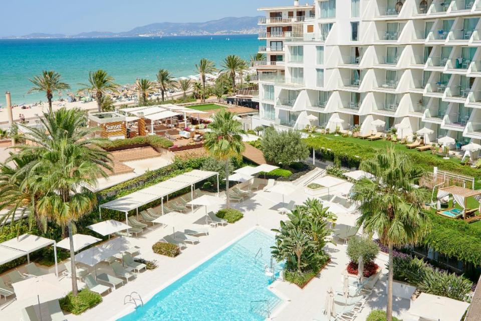 At Iberostar Selection Playa de Palma, you'll find sunbeds and cabanas with stunning pastel colours around the pool and the beach