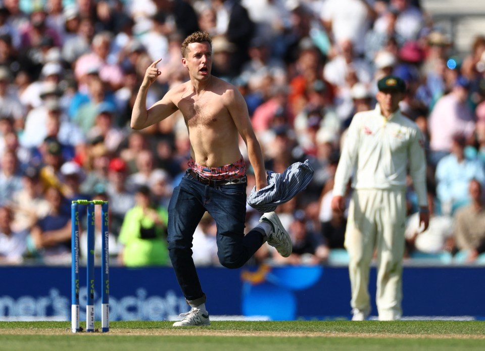 The thug ran up to players during day three of the Fifth Test