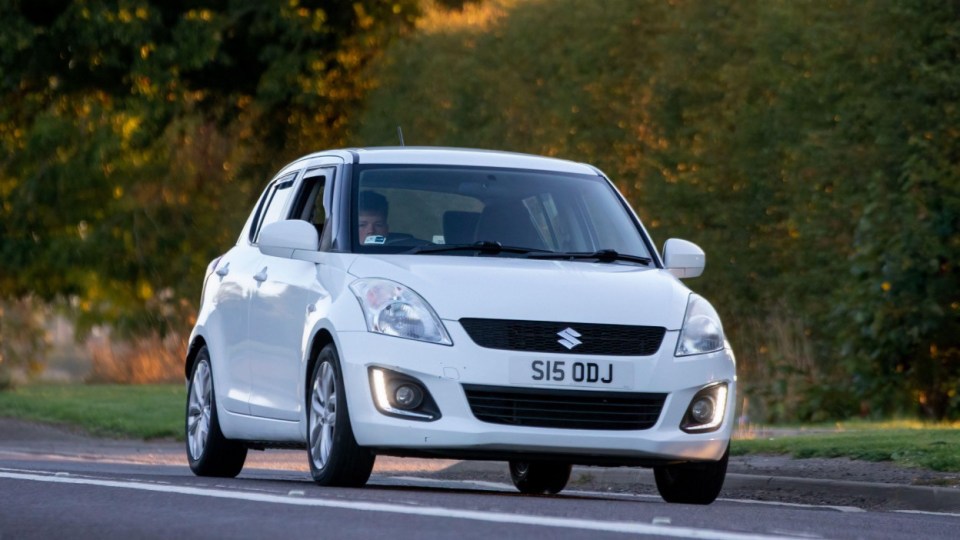 2K758R5 2014 white Suzuki Swift hatchback car