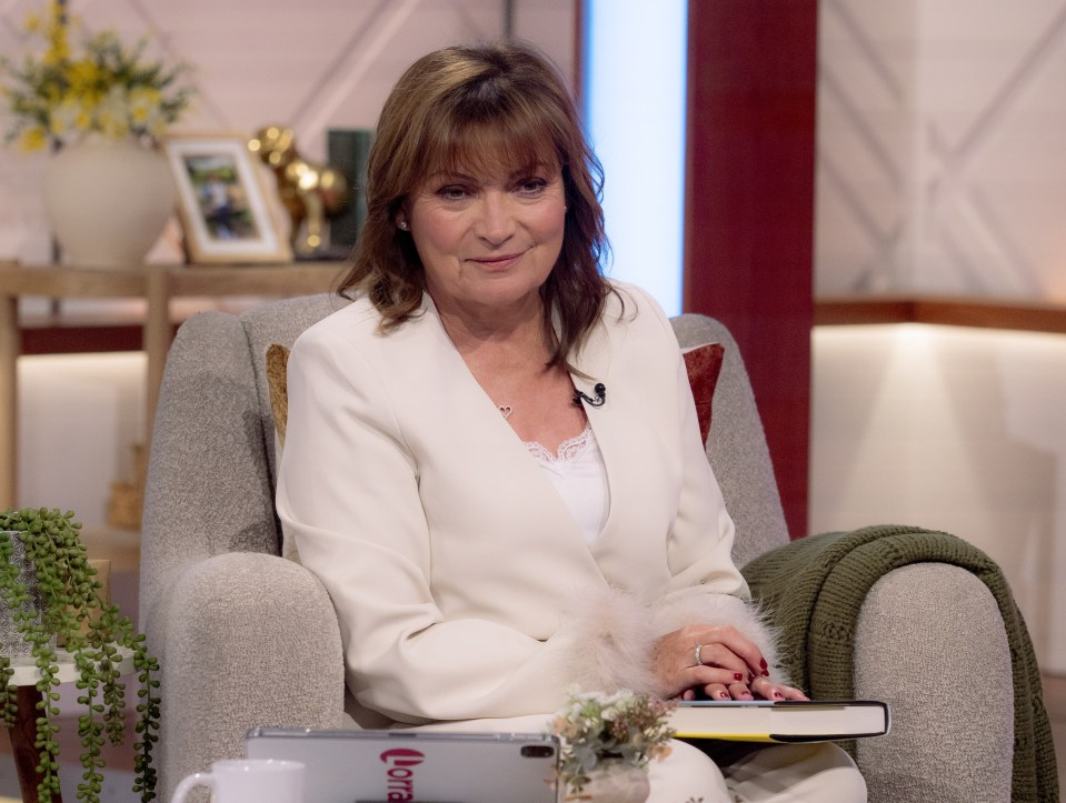 Lorraine Kelly has paid tribute to 'quite amazing' Fiona Phillips