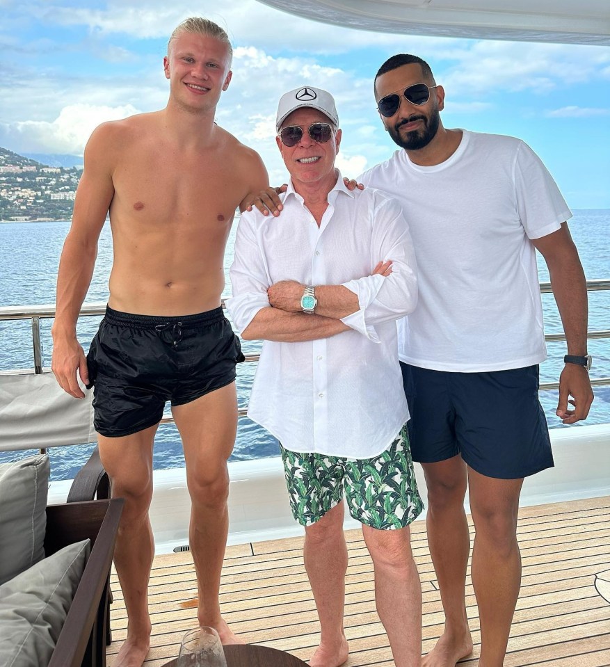 Haaland relaxed on a yacht with fashion gurus Tommy Hilfiger and Umar Kamani