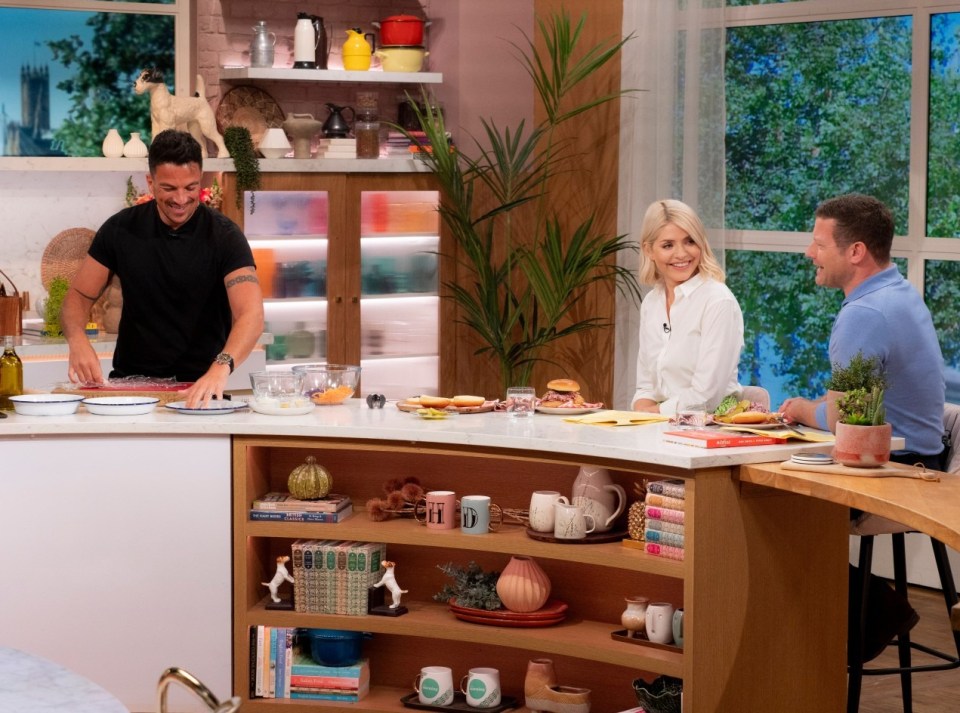 They pointed out the singer often cooks on This Morning