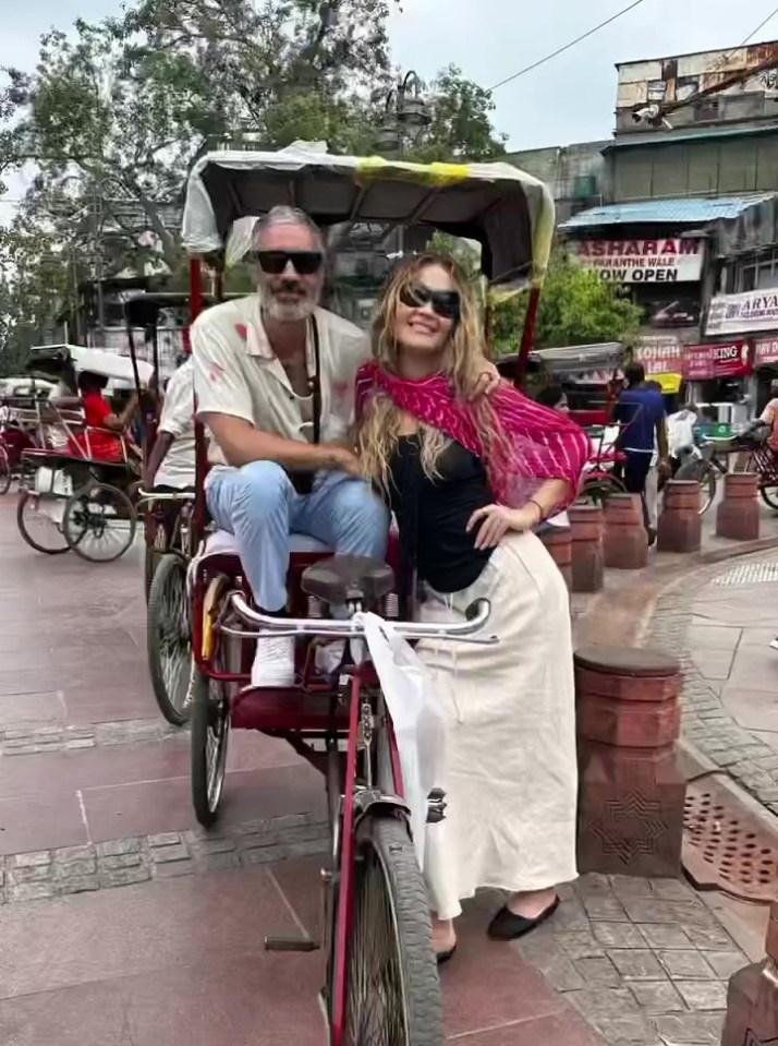 The pair were seen travelling on a tuk-tuk