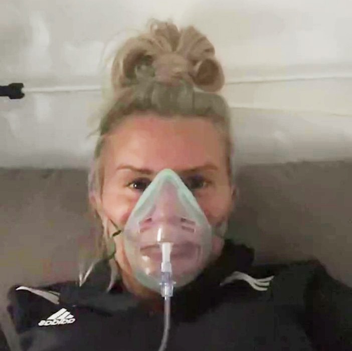 The singer left fans concerned when she was seen using an oxygen mask