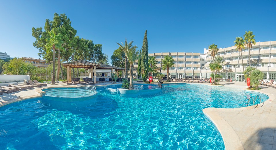 Mar Senses Rosa del Mar is a four-star hotel complete with several swimming pools