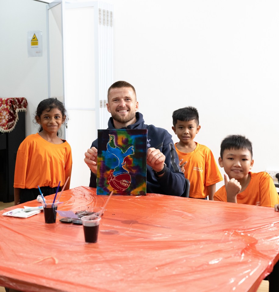 Eric Dier takes part in an art class with participants from Children’s Wishing Well