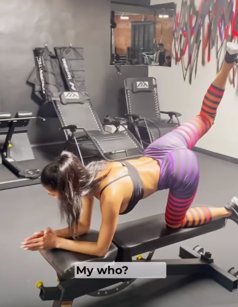 Nicole showed off her figure in the sports bra and colourful leggings