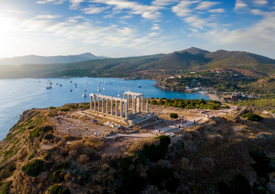 The beaches on the southern and northeastern sides of the Attica peninsula are great for relaxing