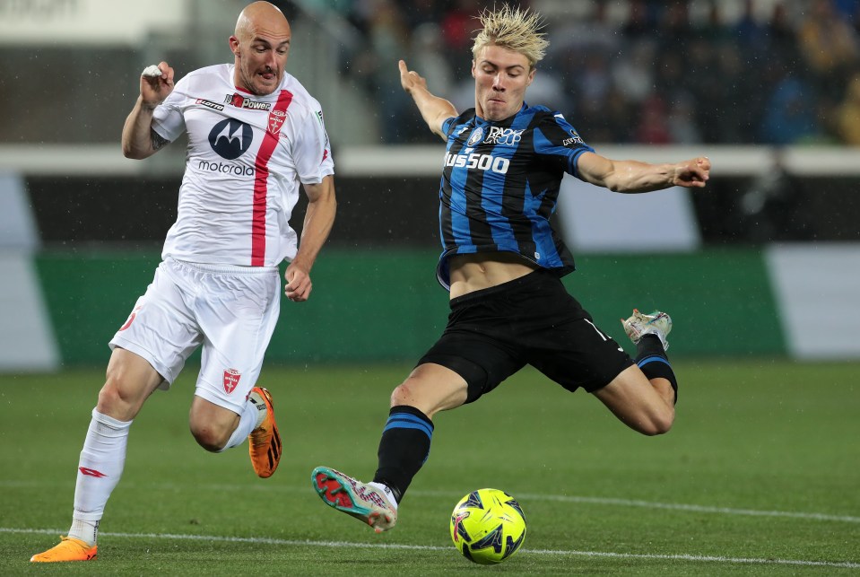 Manchester United are set to make a second bid for Atalanta star Rasmus Hojlund