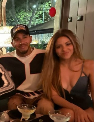  Lewis Hamilton posed with his arm around Shakira as they went out for dinner