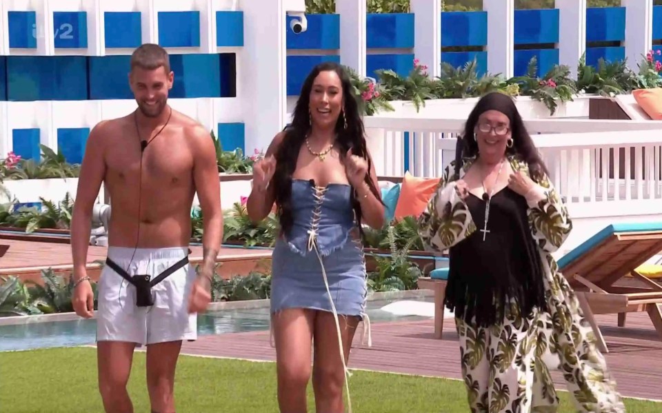 Zach's MLE accent disappeared when his mum and sister entered the villa