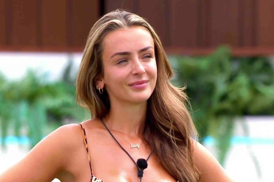 EROTEME.CO.UK FOR UK SALES: Contact Caroline +442083748542 If bylined must credit ITV2 Love Island Picture shows: All the islanders play Snog, Marry, Pie. The girls – Ella Thomas, Jess Harding, Whitney Adebayo, Kady McDermott, Abi Moores, Amber Wise, Molly Marsh and Ella Barnes. The boys – Tyrique Hyde, Sammy Root, Scott Van Der Sluis, Mitchel […]