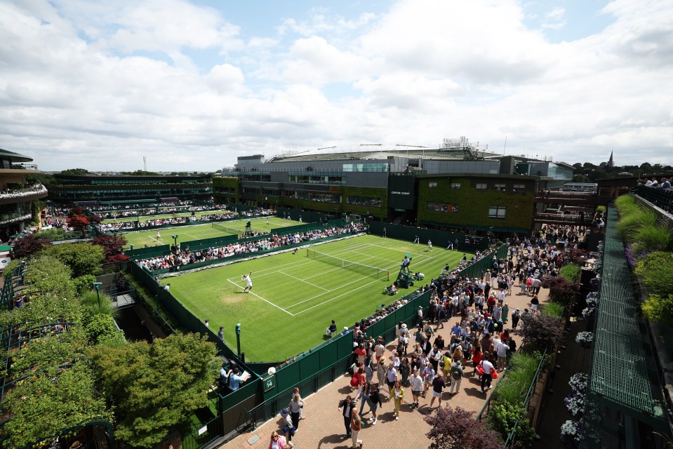 BBC's Wimbledon coverage didn't get off to an impressive start with viewers reporting that iPlayer was unavailable