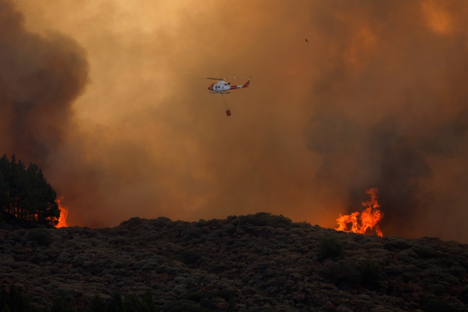 A helicopter works to extinguish a wildfire in Gran Canaria