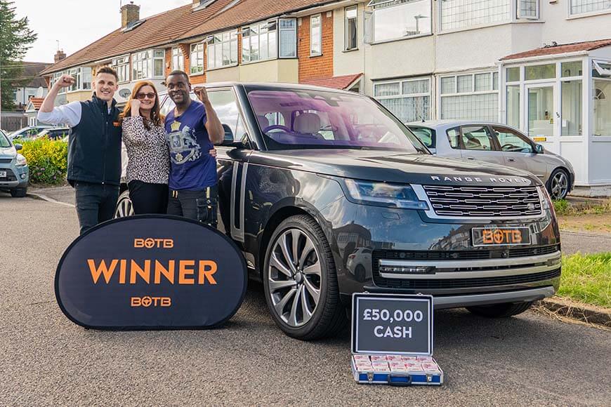 An Essex couple have scooped a luxury Range Rover and £19,000 cash