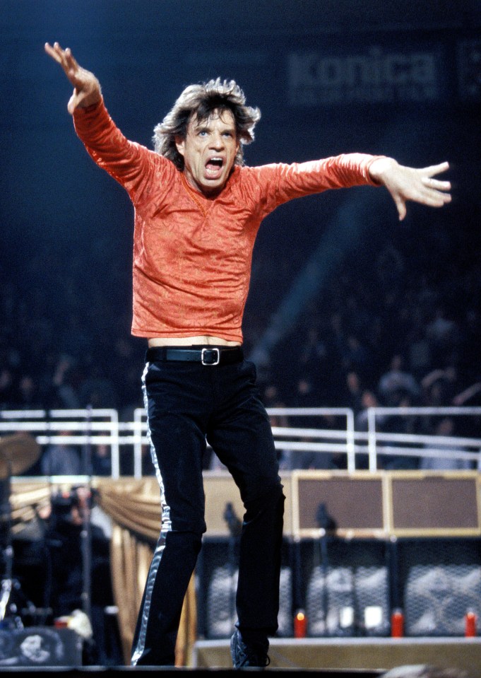 Mick playing New York for the Bridges To Babylon shows in 1997