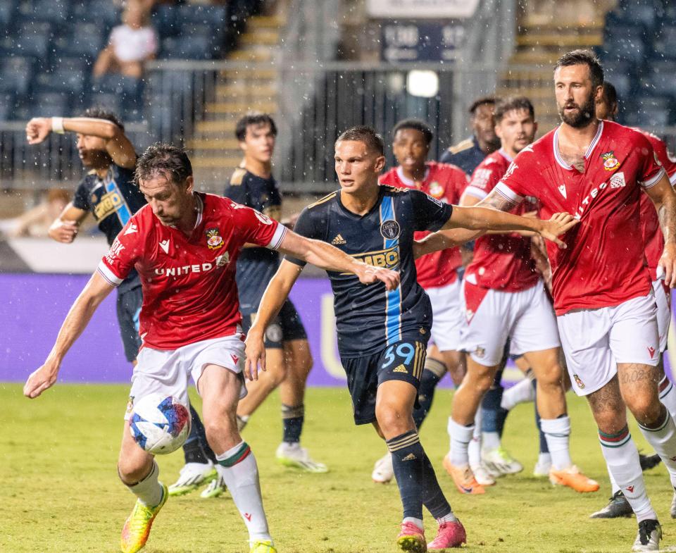 The match resumed in brutal conditions