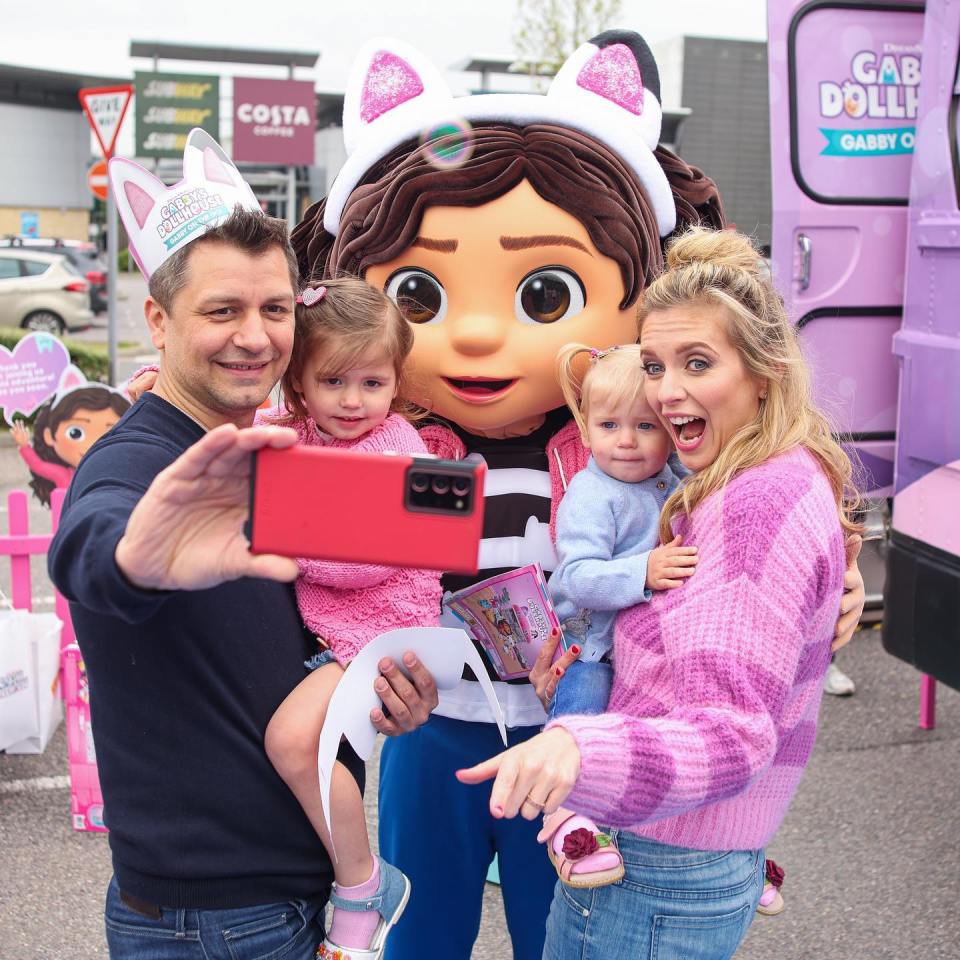 Rachel and Pasha with their kids