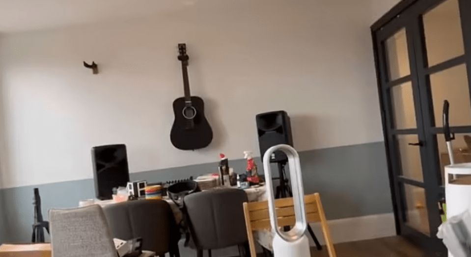 Sinead recently shared a video of her new home, showing off her Martin DX Johnny Cash black acoustic guitar