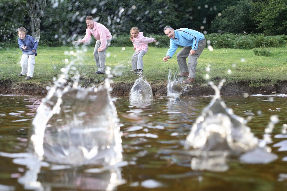 skipping-stones-lake-focus-family-834643542