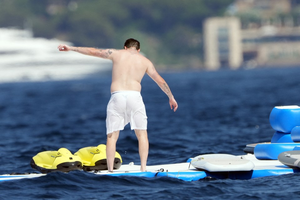 Brooklyn was seen balancing on a paddleboard