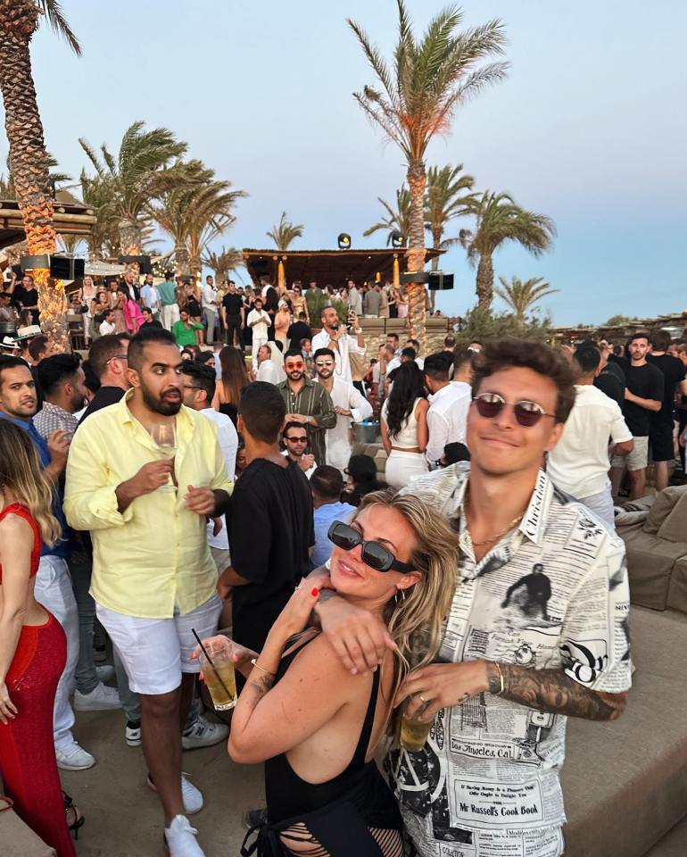 Victor Lindelof is currently enjoying a holiday with wife Maja in Mykonos