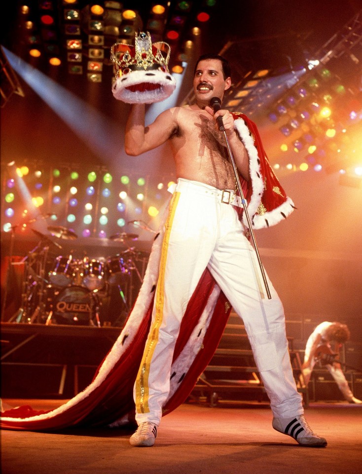 The bejewelled crown and cloak that Freddie wore in his final stage appearance in 1986  are expected to fetch as much as £80,000