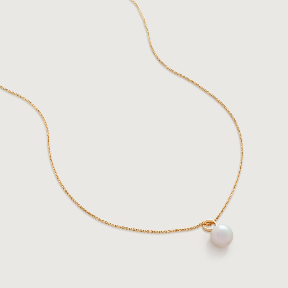 Your mum will love this pretty pearl necklace